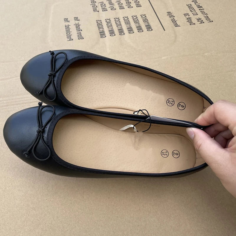Ballerine Royale by Élise – Couro Premium, Laço Minimalista e Design Soft Parisien